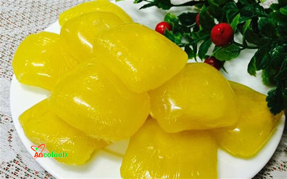 Bánh xu xê màu vàng đậm vị truyền thống từ bột dành dành